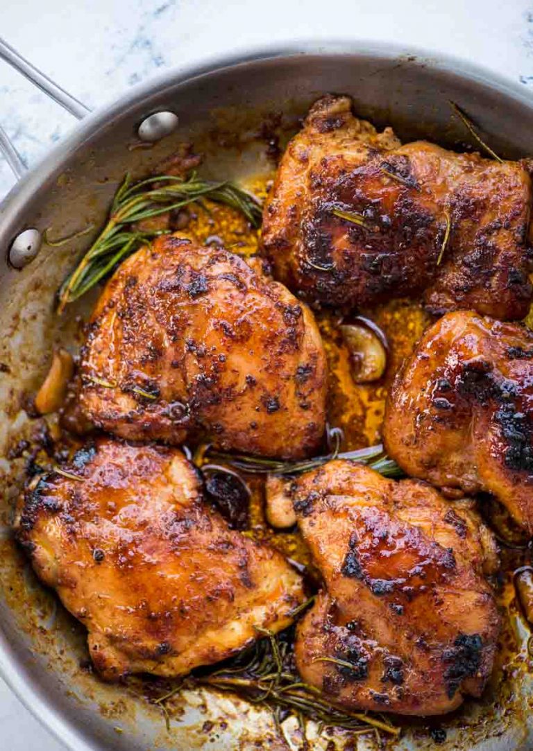 Easy Sweet and Spicy Boneless Chicken Thighs (15-minute recipe)