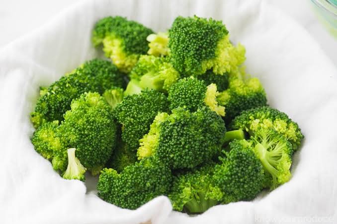 Simple Microwave Broccoli Recipe (Just 5 Minutes)