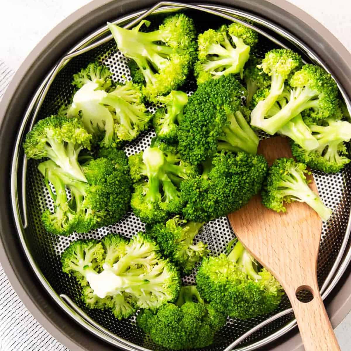 Easy Steamed Broccoli